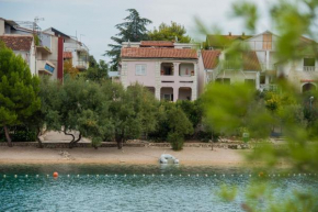 Отель Apartments by the sea Grebastica, Sibenik - 461  Гребаштица